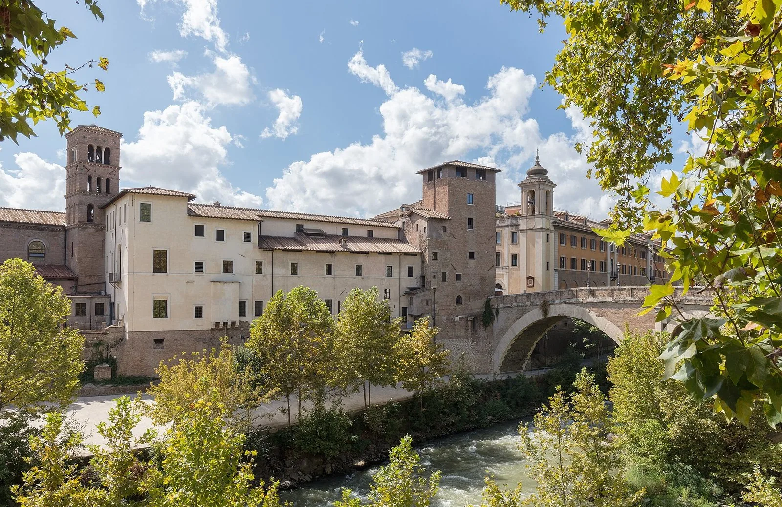 L'Isola Tiberina sul Tevere a Roma