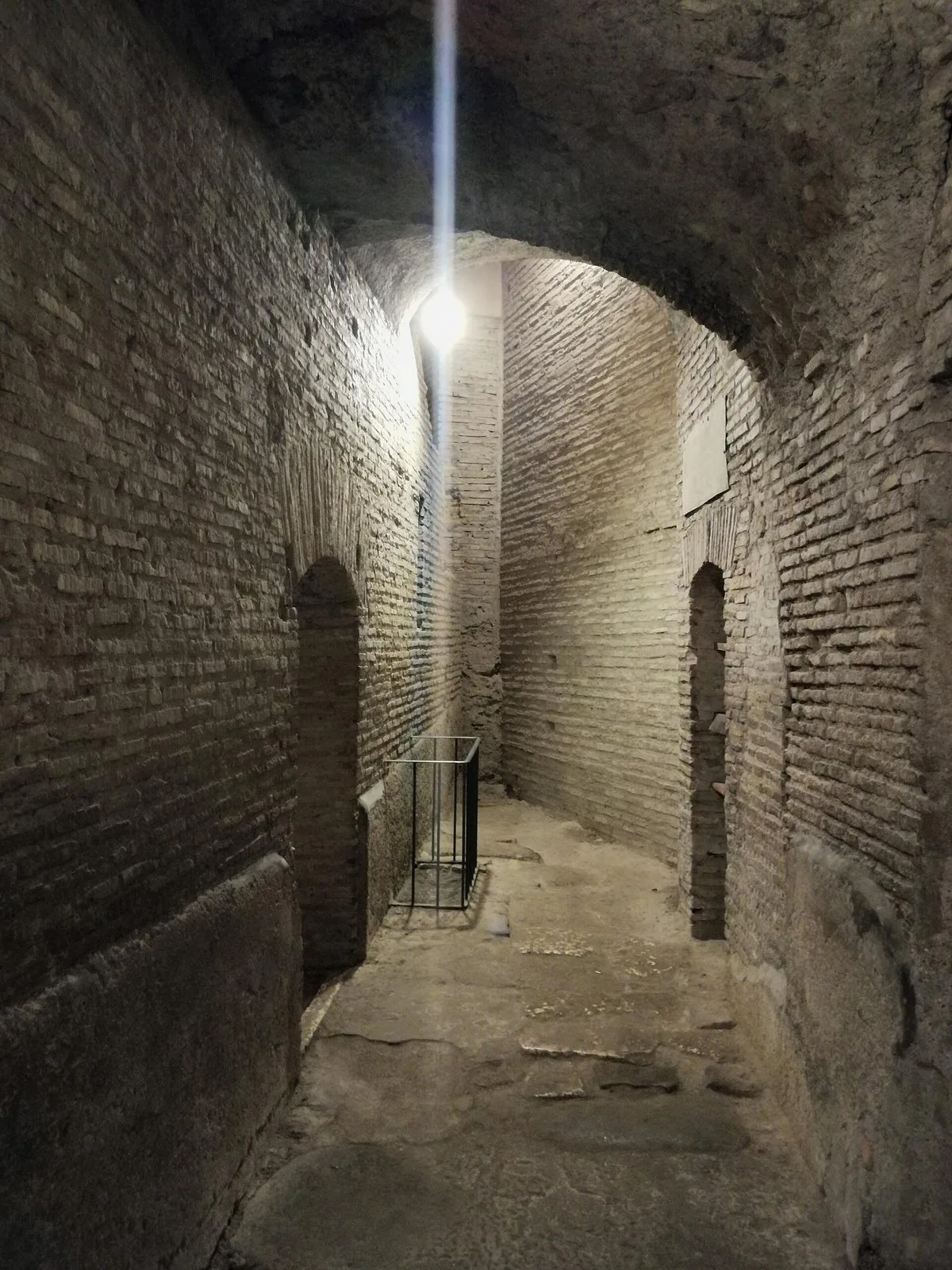 Ambienti sotterranei in laterizio delle Case Romane del Celio